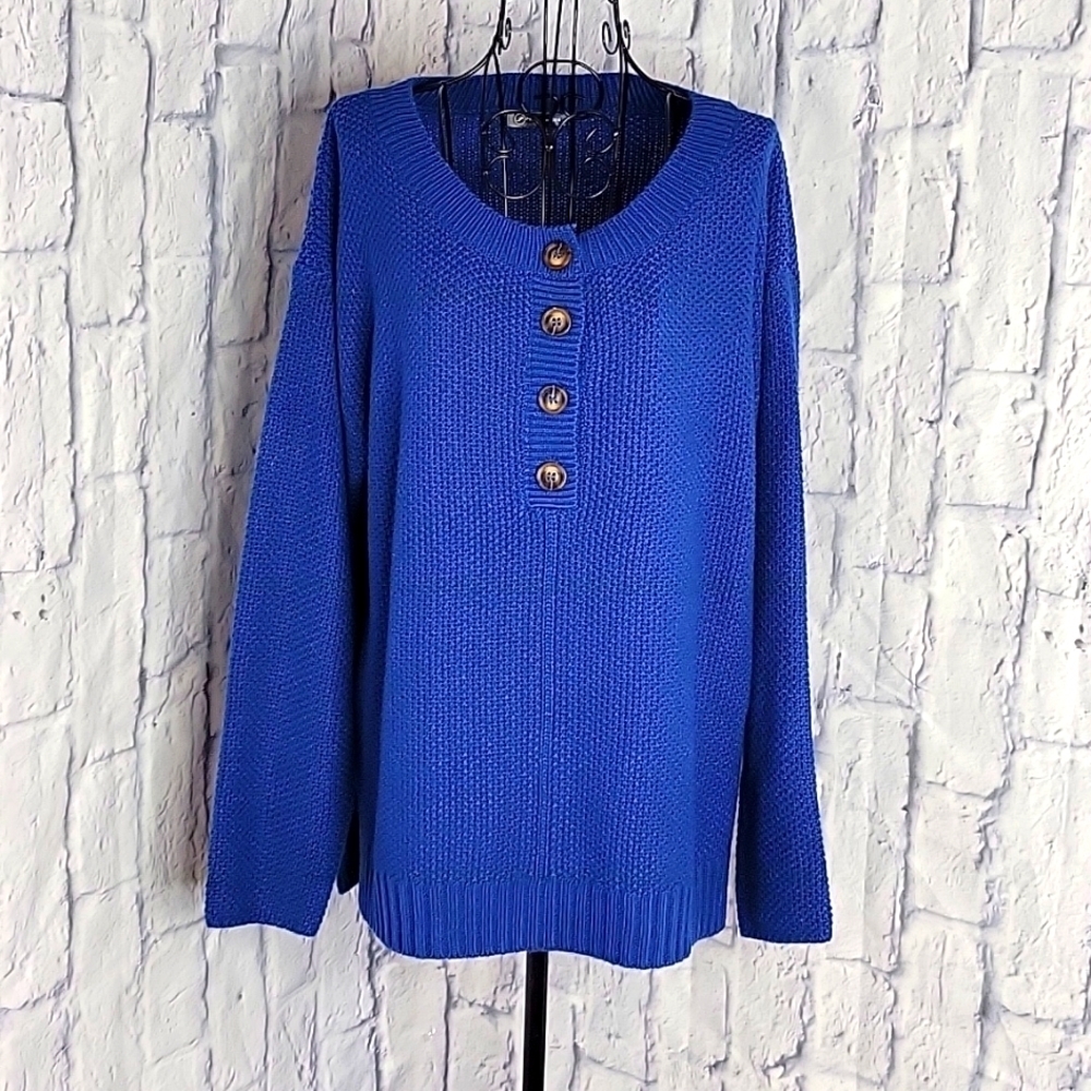 **PRETTY GARDEN Blue Three Button Oversized Sweater Medium